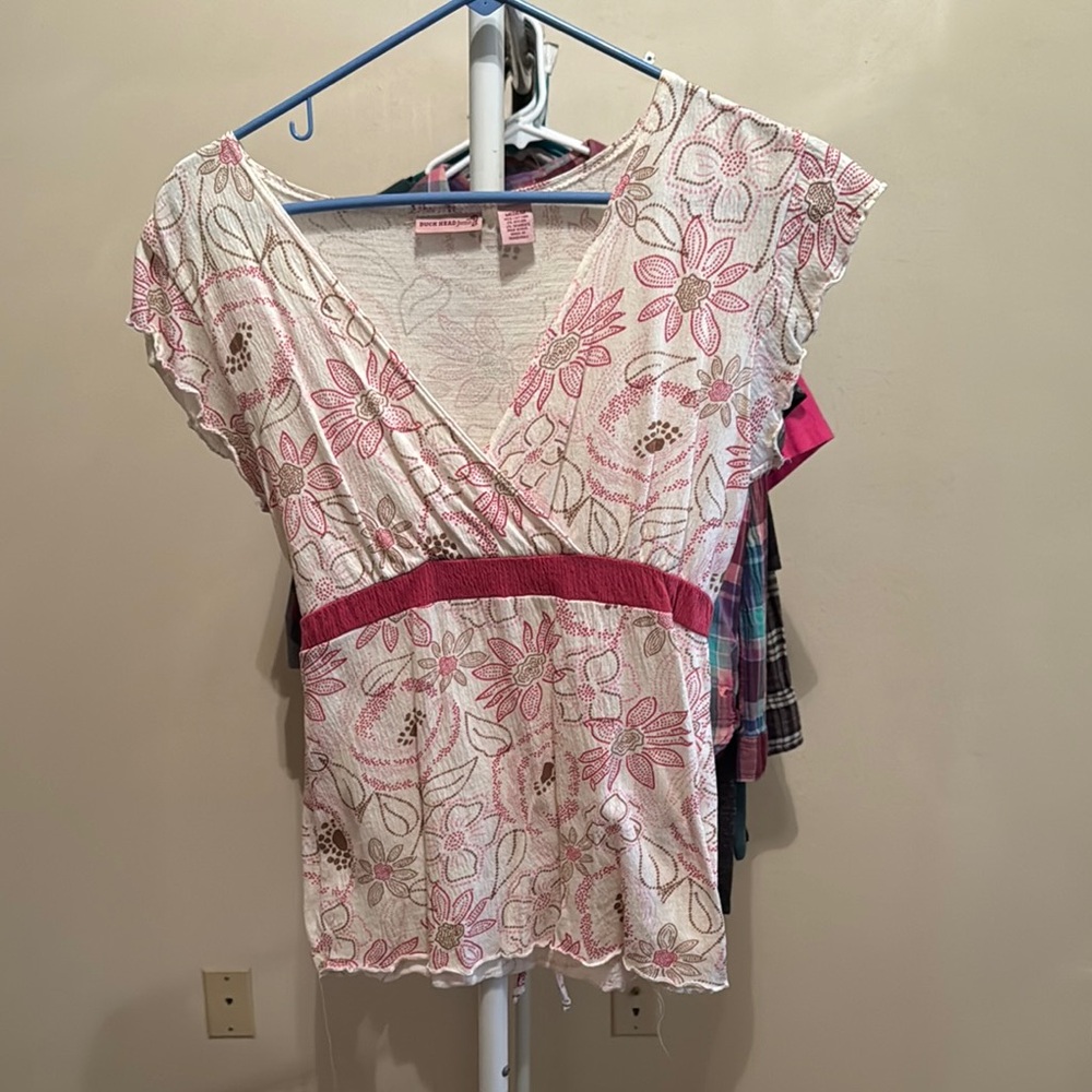 Duck Head Floral Pink and White Women's Top